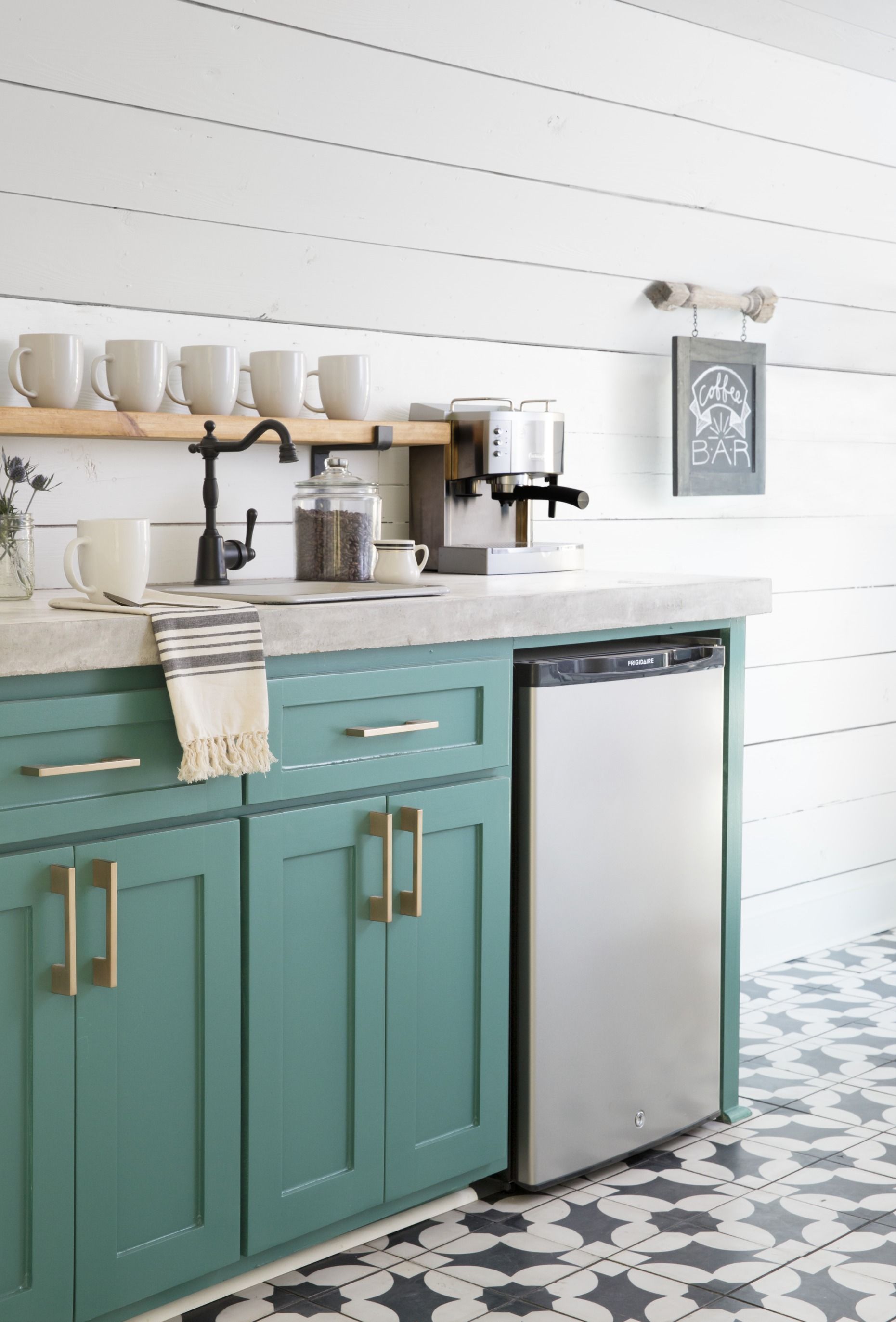 Learn How To Place Kitchen Cabinet Knobs And Pulls Cliqstudios