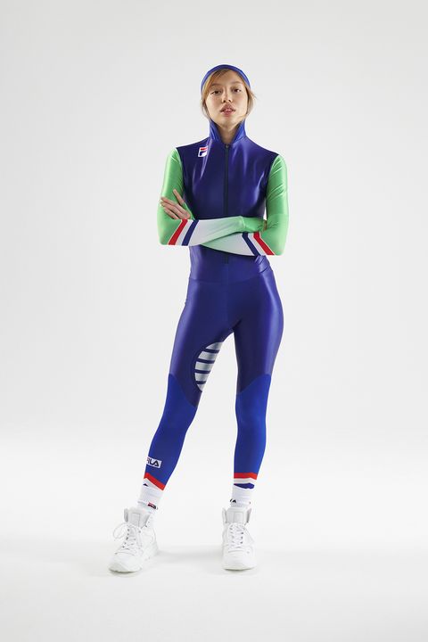 le nuove tute eleganti dell'inverno 2021 sono tute sportive, ecco la tuta donna da avere ora e come indossarla per look sexy e sporty