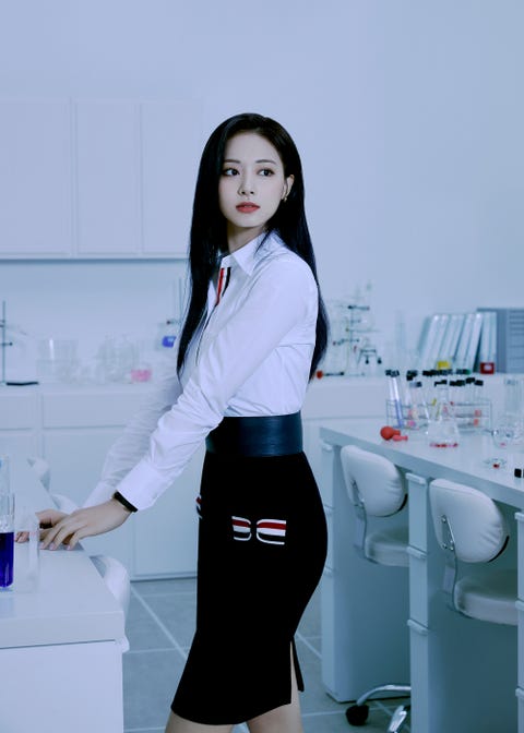 tzuyu in the study visual