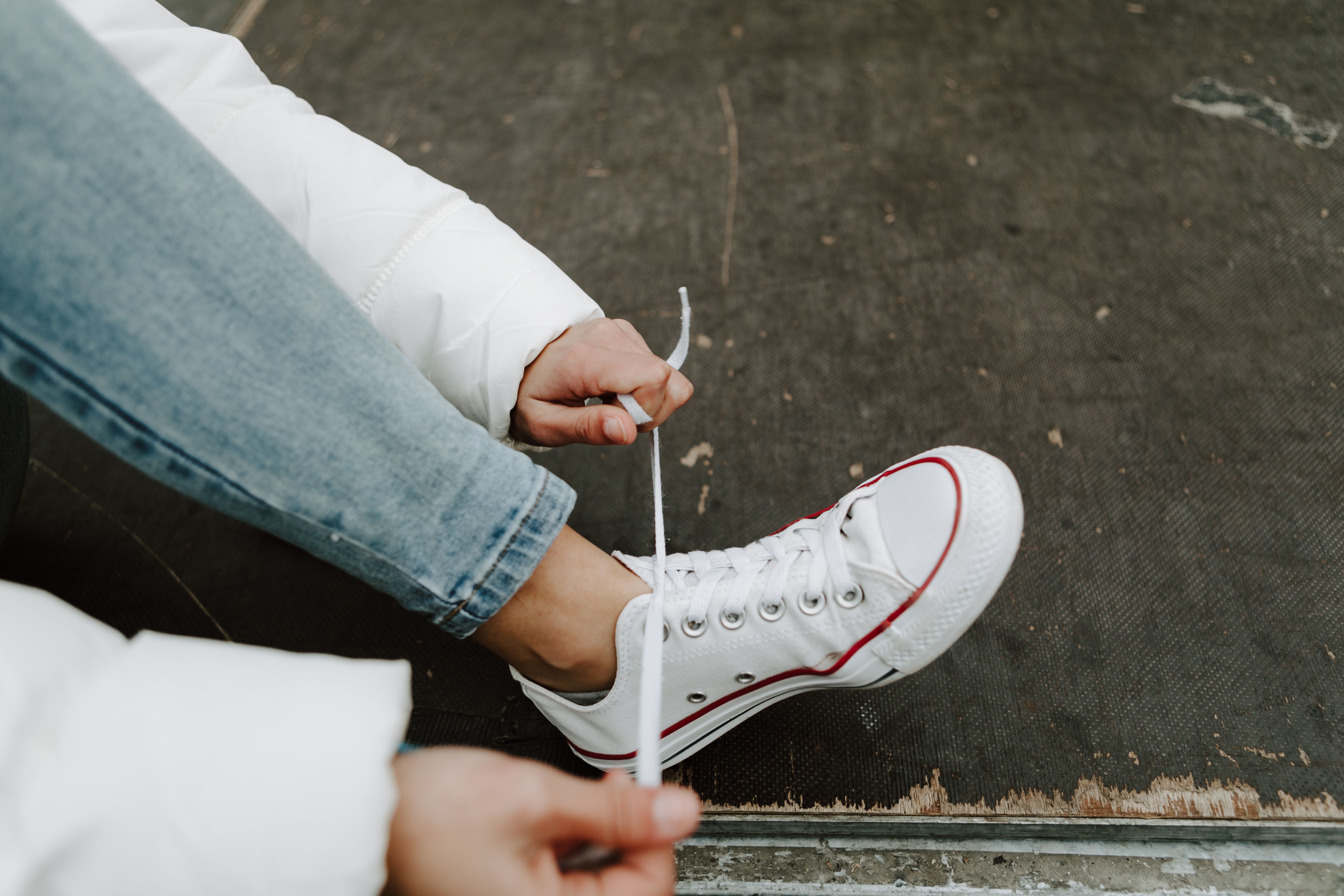 white on white converse low tops