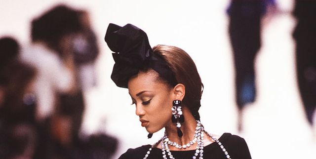 The 18 Best Tyra Banks Catwalk Looks–Tyra Banks Memorable Moments On the Runway