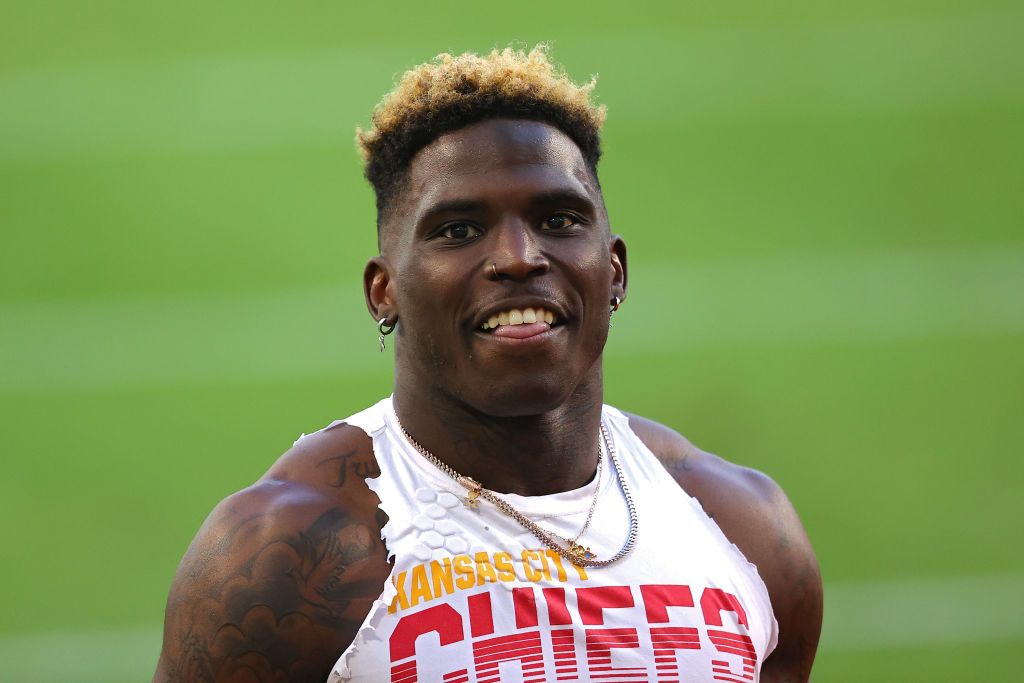 Tyreek Hill Haircut : This section compares his advanced stats with players at the same position