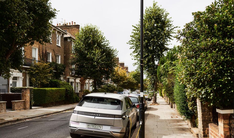 Are Lamppost EV Chargers Ideal for City Dwellers?
