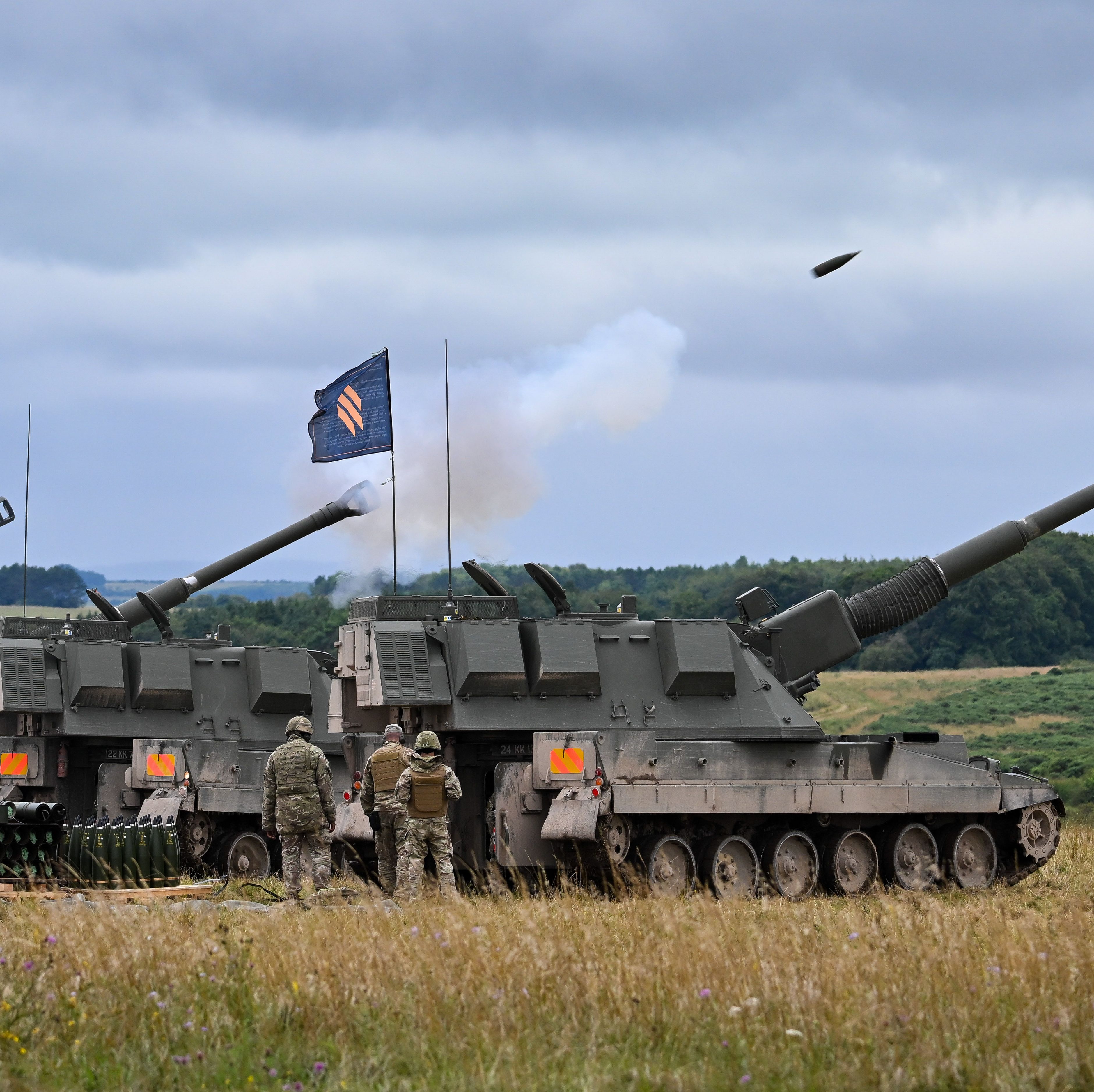 Ukraine's New AS-90 Howitzers Are So Powerful, They Can Blast Targets 20 Miles Away
