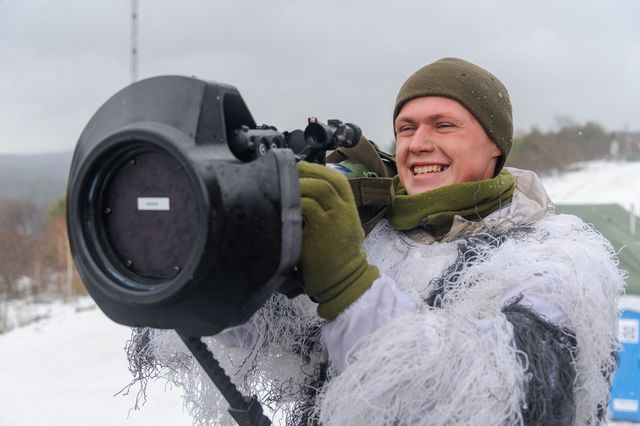 ukrainian soldier holding nlaw atgm during a military