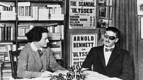El autor del libro 'Ulises', James Joyce, junto a su editora, Sylvia Beach.