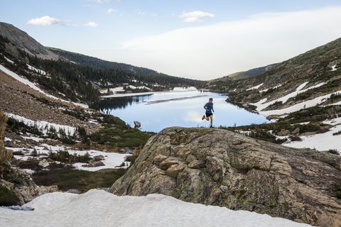 man-trailrun-hardlopen-ultra-wedstrijd-landschap