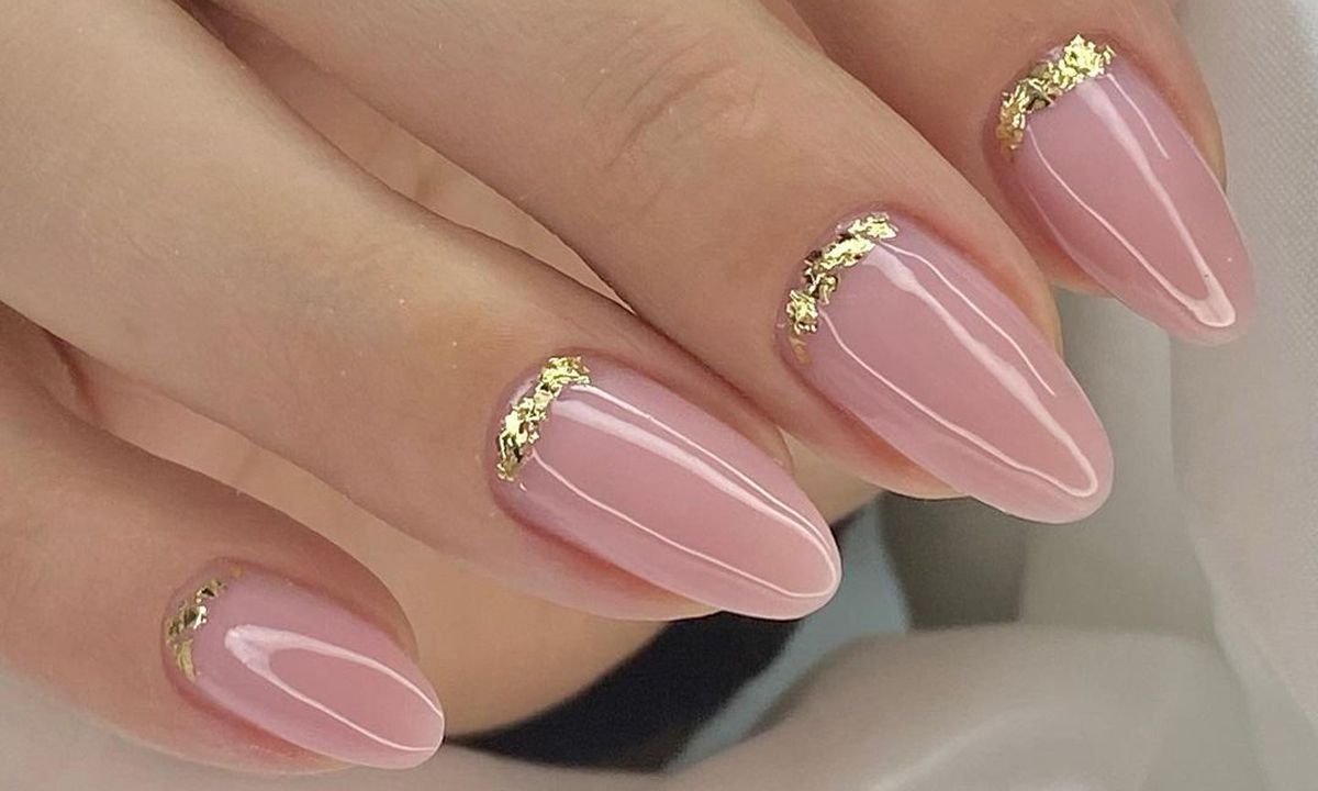 Manicura rosa y dorada: las uñas más elegantes de la temporada