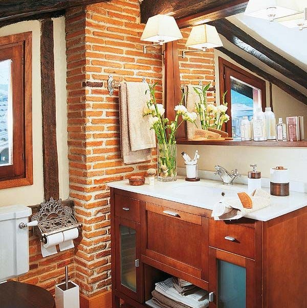 baño rústico con techo abuhardillado baño rústico con techo abuhardillado