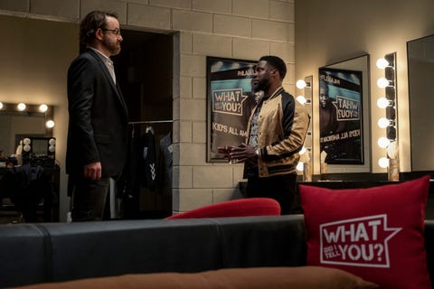 una historia muy real-netflix true story l to r paul adelstein as todd, kevin hart as kid in episode 104 of true story cr adam rosenetflix © 2021