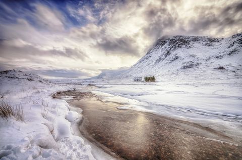 United Kingdom, Scotland, Glencoe, Solitude, house at river in winter