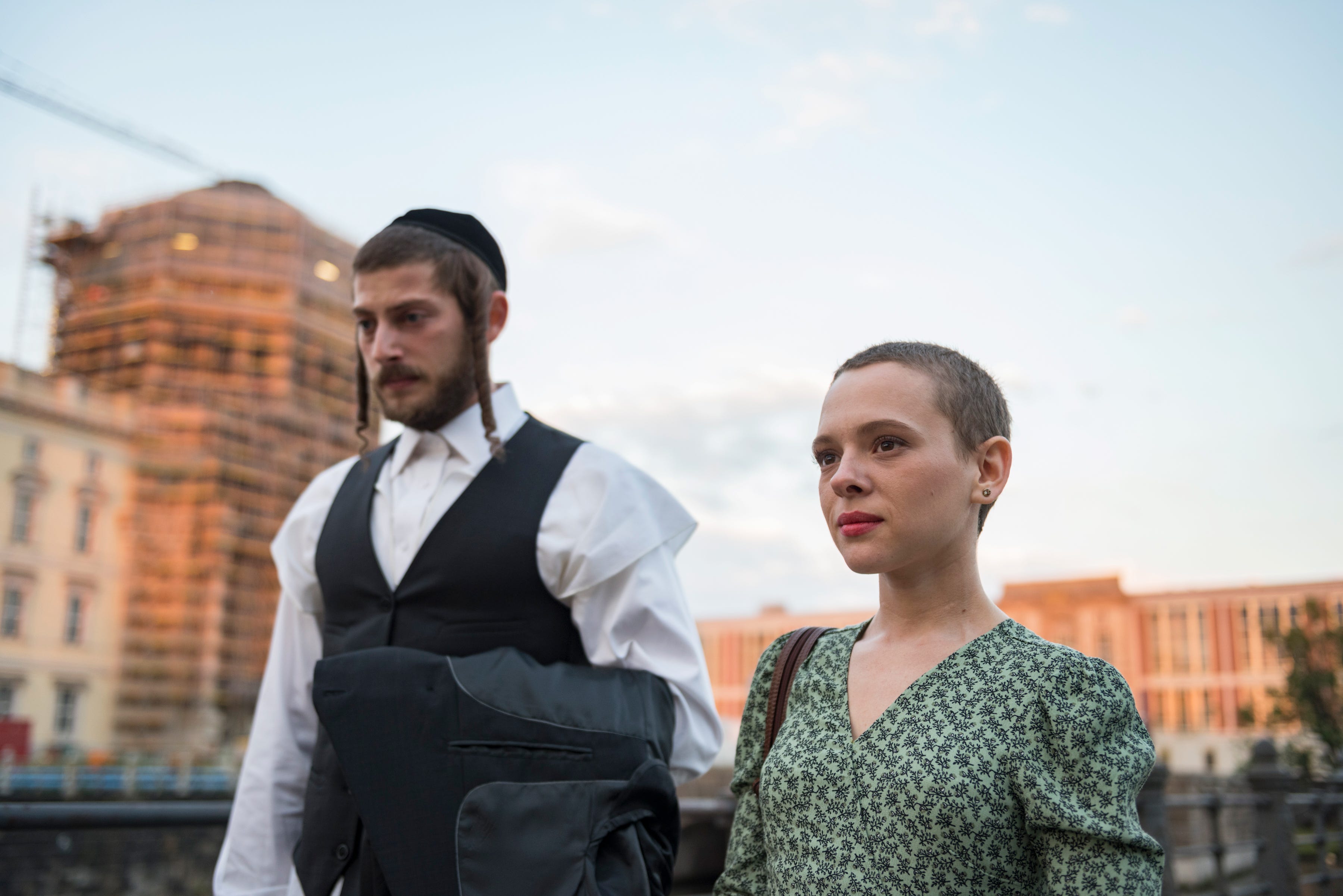 Netflix’s Unorthodox Tells the True Story of One Woman’s Escape from a Strict Hasidic Community