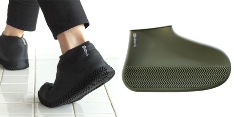 【ELLE怪奇物語】保護好你最愛的那雙鞋！日本雜貨店推出「防水鞋套」，奇怪又實用的日本小物+1！