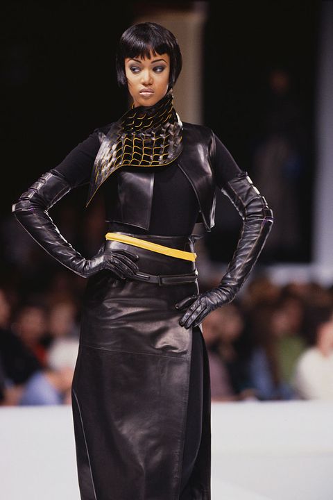 The 18 Best Tyra Banks Catwalk Looks–Tyra Banks Memorable Moments On the Runway
