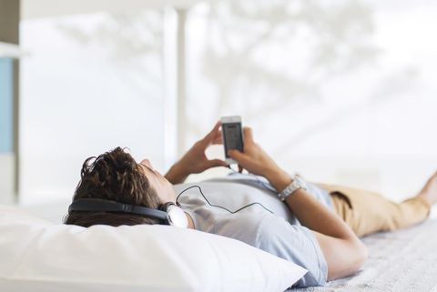 Hábitos domésticos: dormir con la radio encendida