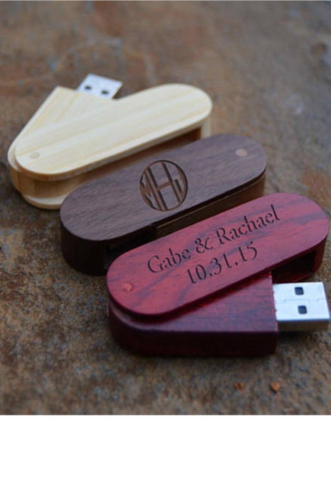 La clé USB, Rose, Chaussure, Dispositif de stockage de données, Technologie, Dispositif électronique, Bois, Chaussure,