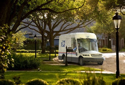 l'USPS attribue à la défense d'Oshkosh un contrat pour remplacer les camions de livraison du courrier