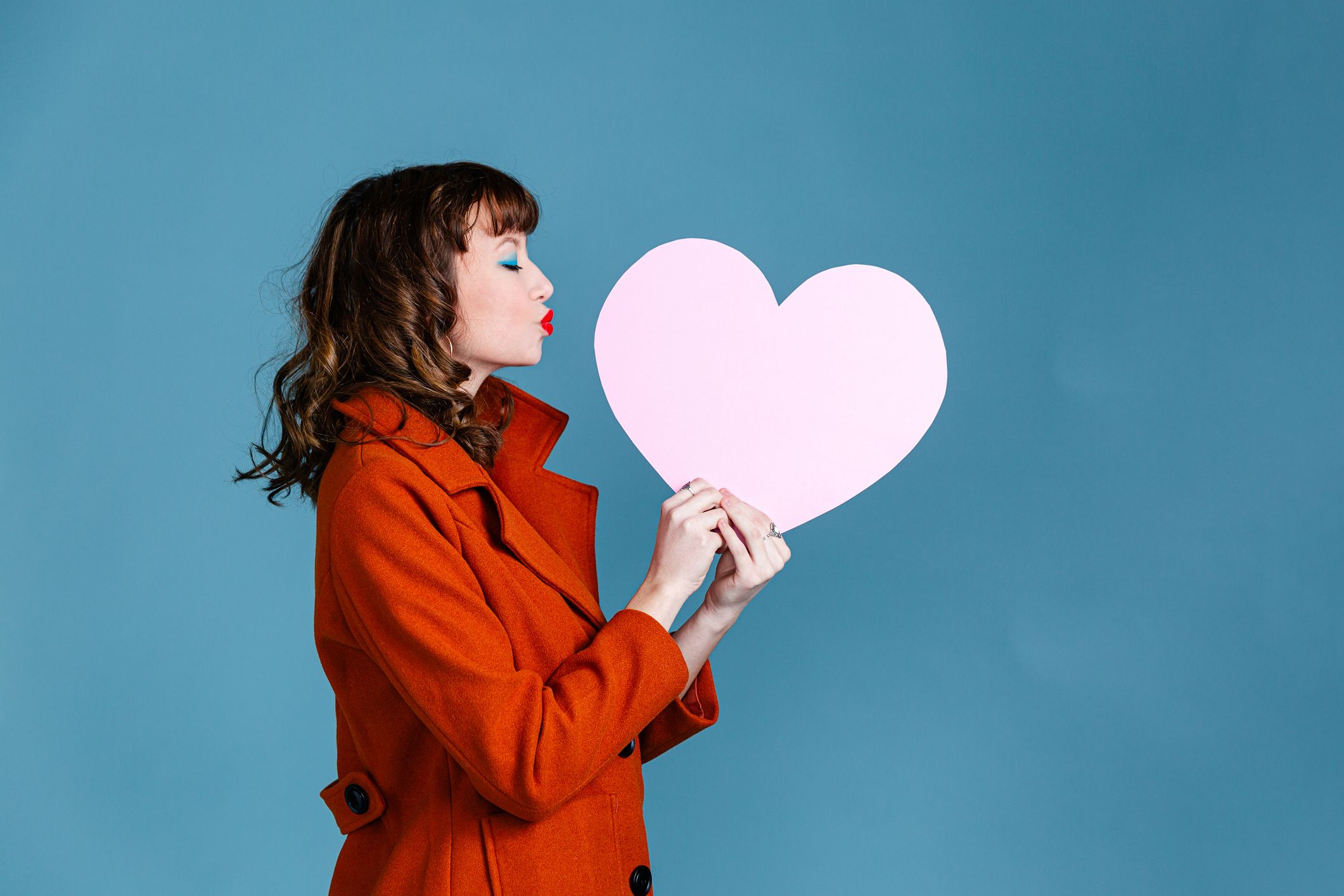 Single on Valentine&#39;s Day: 5 ways to survive the day of love alone