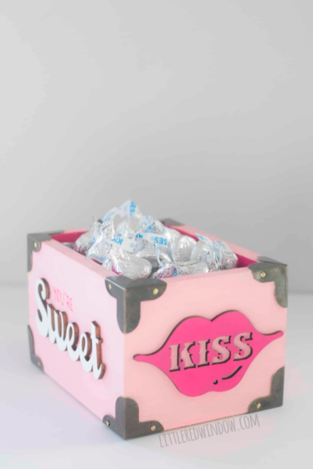 valentine's day kiss treat box