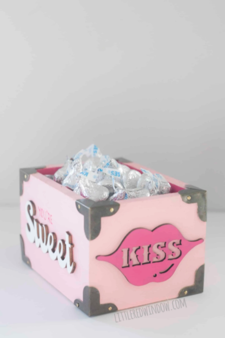 valentine's day kiss treat box