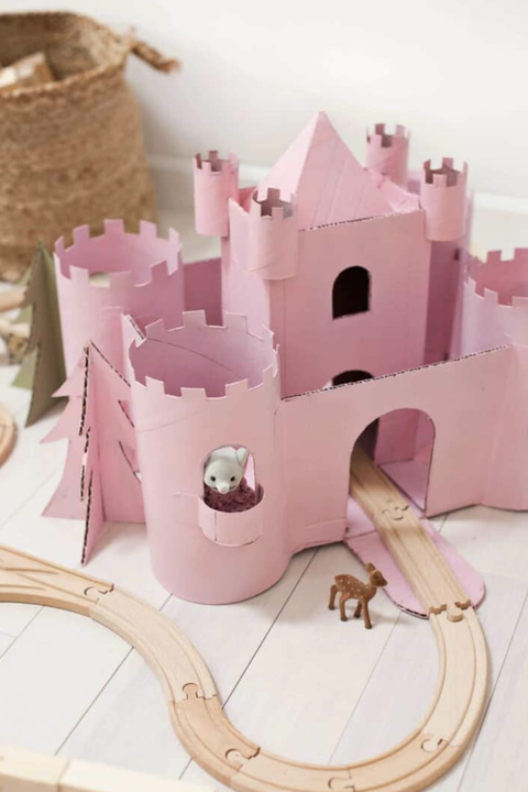 valentines box ideas, pink castle made of cardboard