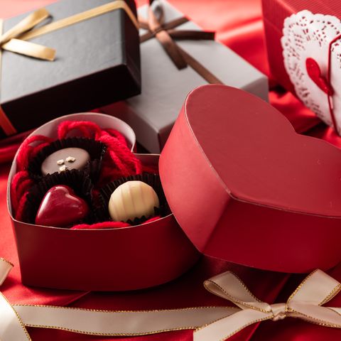 2023情人節為什麼要送巧克力？10款「巧克力＋甜點」禮物推薦