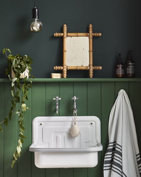 valspar paint   green bathroom  colour laurel wreath, ebony lake