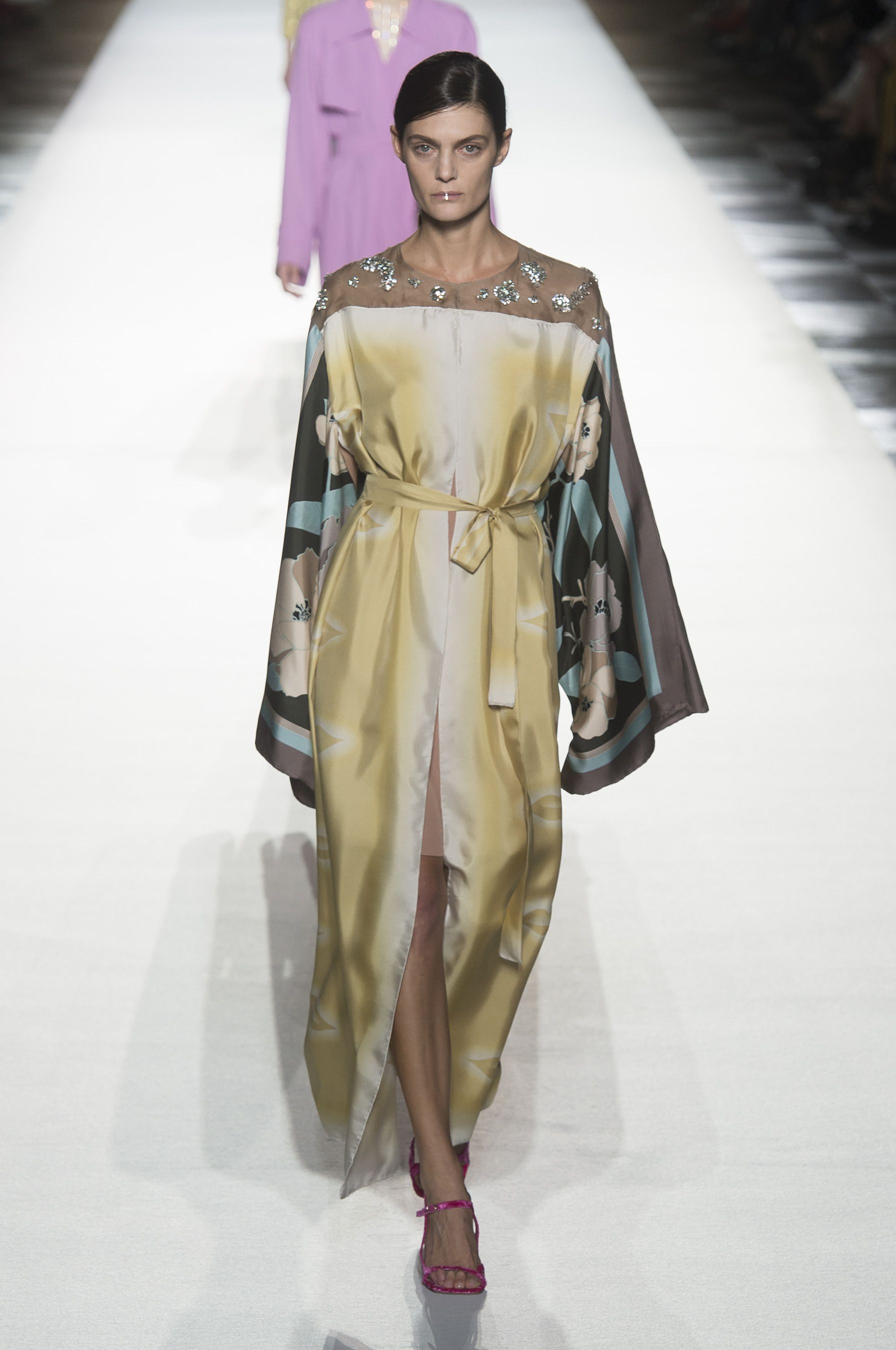Damaged Repairing hair Gamme moncler rouge fall runway, New facebook for stylish
