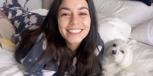 Vanessa Hudgens about in makeup-less selfie from bed