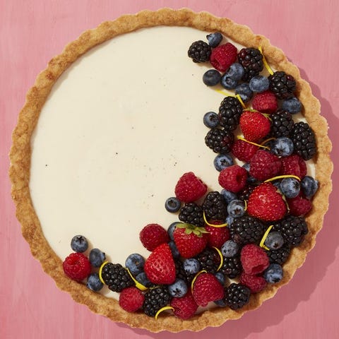 vanilla tart with berries