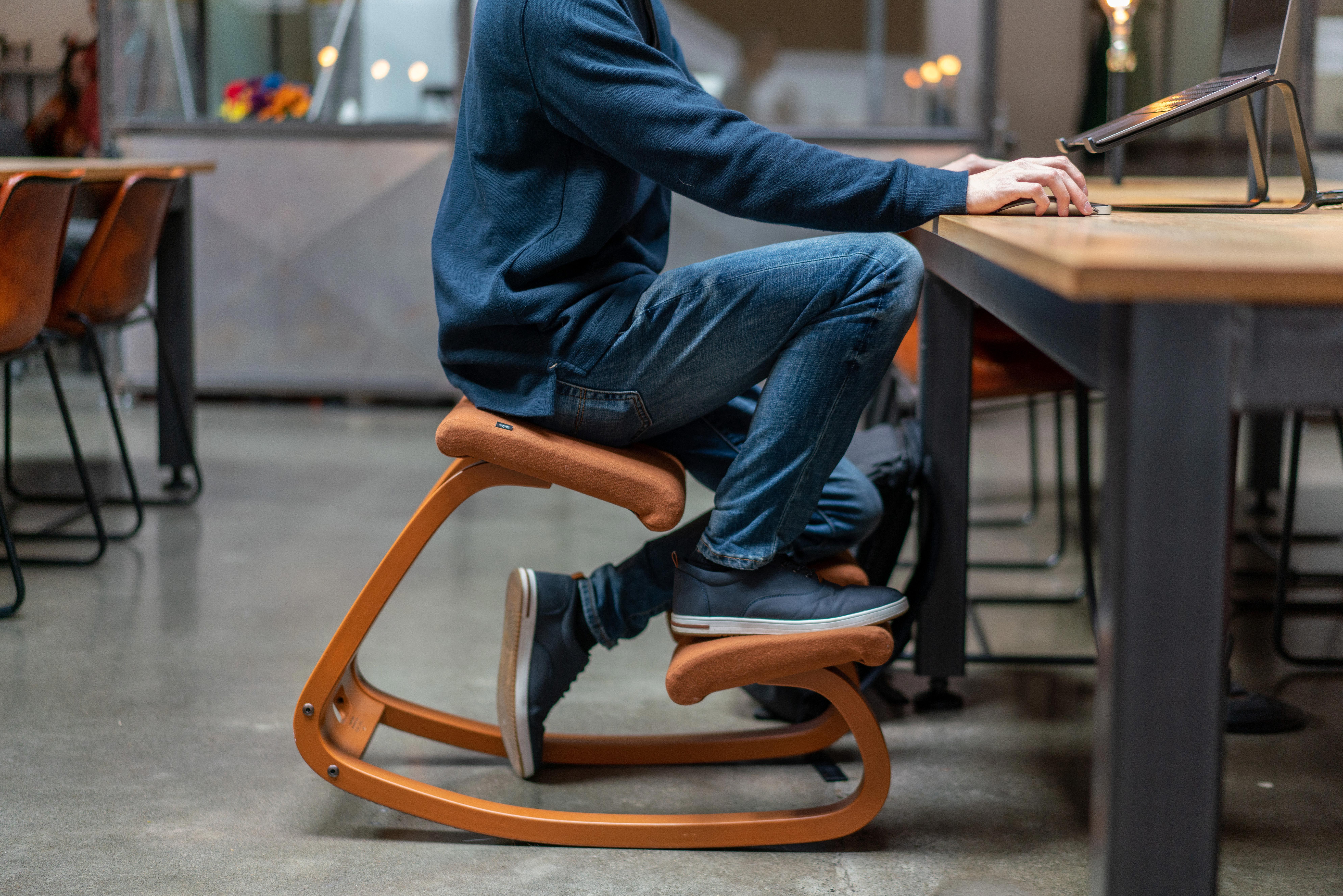 Variable Balans Original Kneeling Chair Ergonomic Kneeling Chair Posture Office Orthopedic Chairs Ergo Knee Stool for Work Desk with Height Adjustment Brake Casters 
