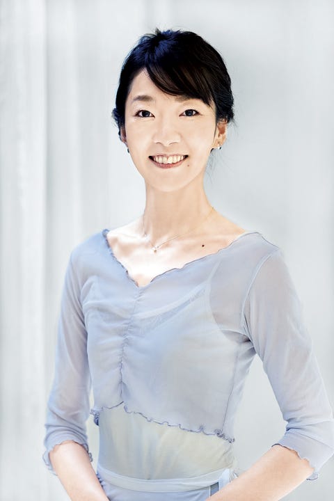 バレリーナストレッチで体をほぐす 伸ばして鍛える バレリーナストレッチで体をほぐす 伸ばして鍛える
