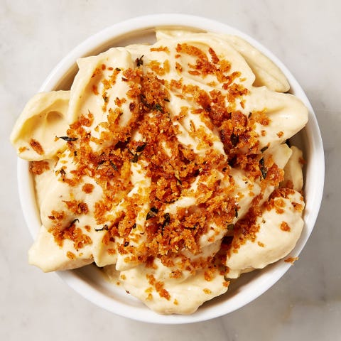 vegan mac and cheese topped with panko breadcrumbs