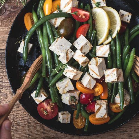 vegan meal, cooking green beans salad with grilled tofu