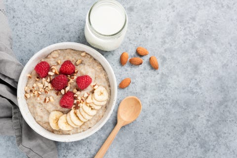 bowl de avena y fruta