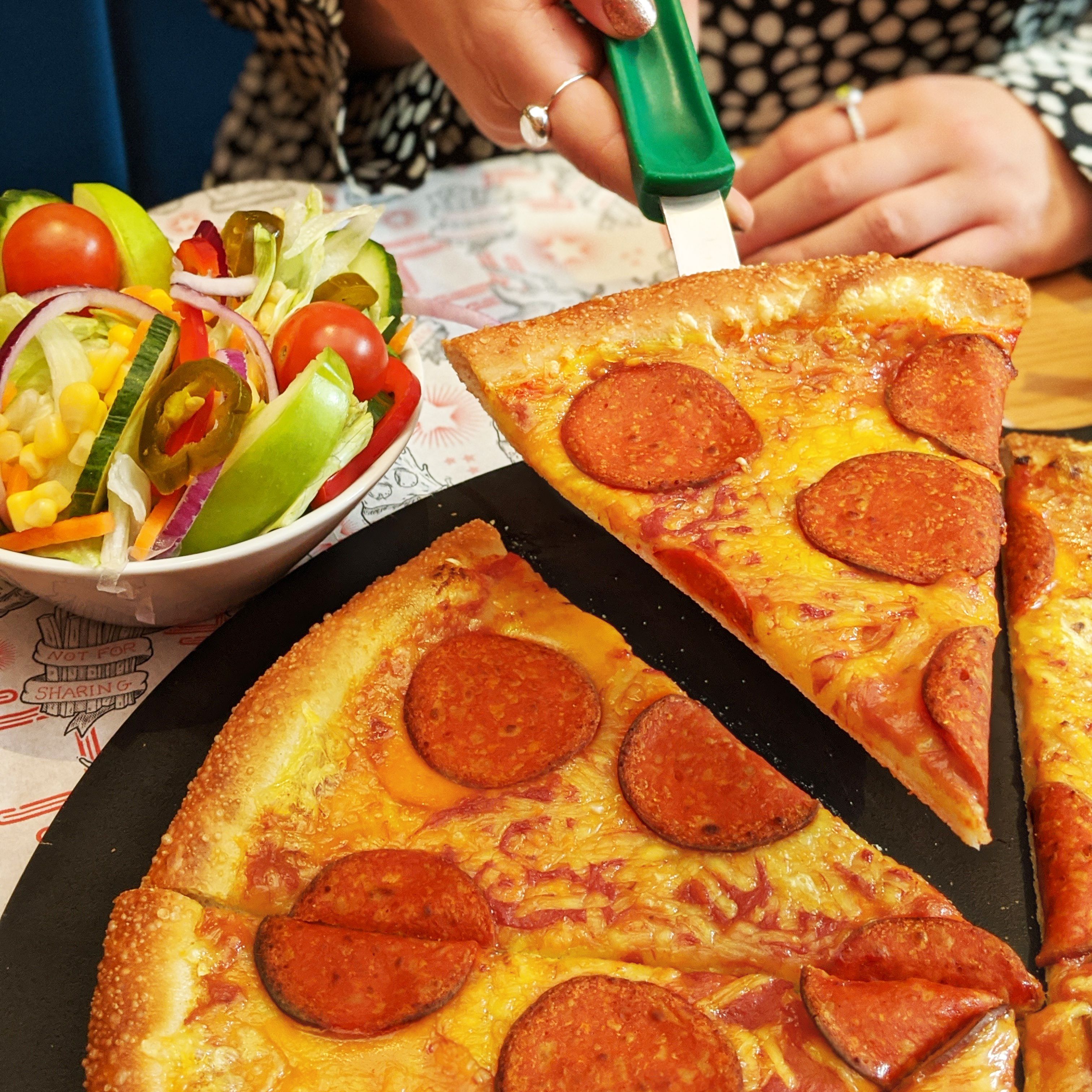 Pizza Hut S Vegan Pepperoni Pizza Is Here For Veganuary