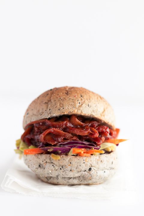 vegan pulled pork sandwich