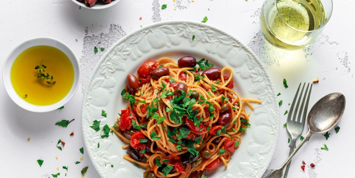 Pesto alla siciliana, la fresca ricetta con pomodori e ricotta 