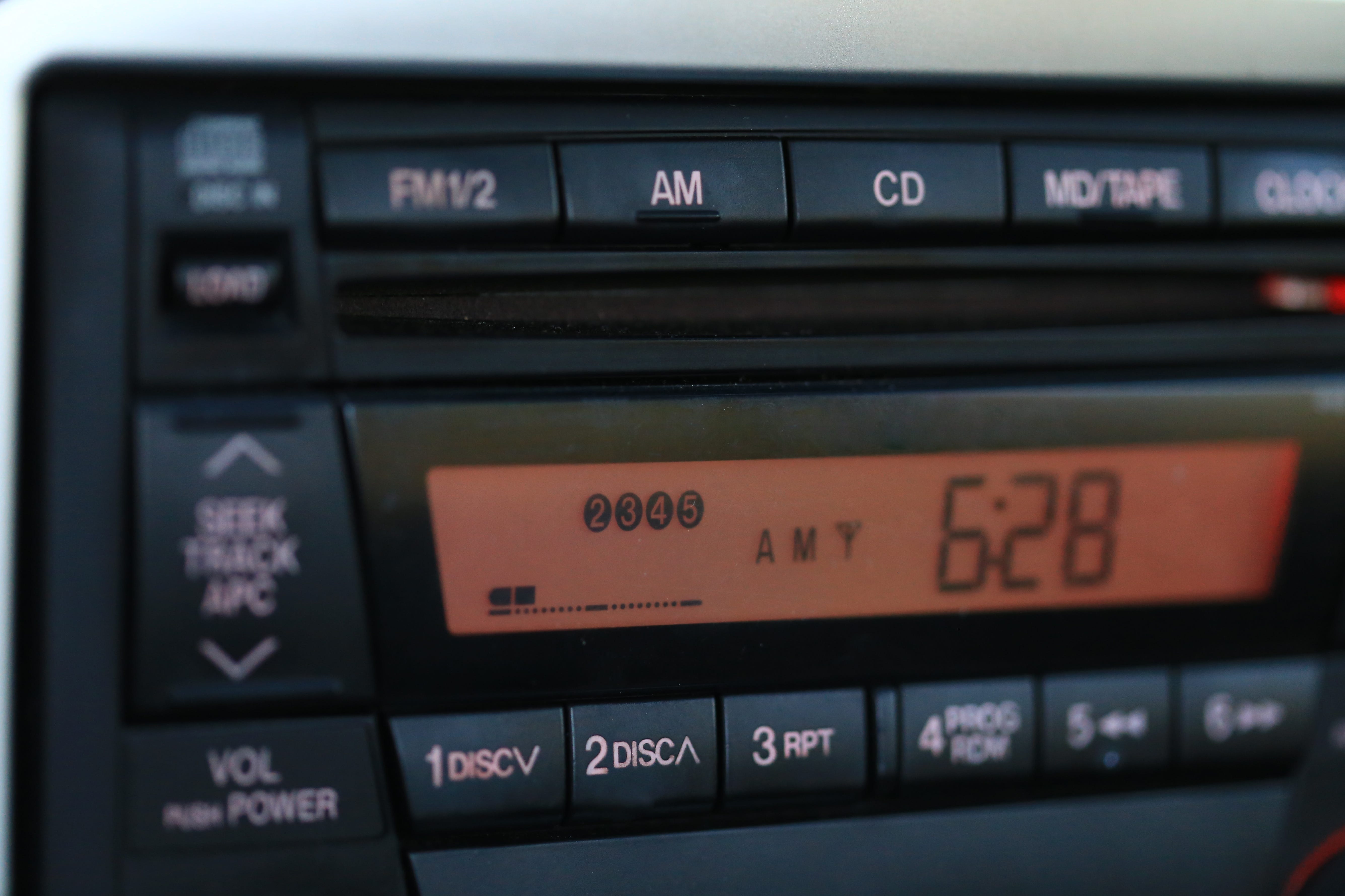 Lawmakers Want to Stop Automakers From Removing AM Radios