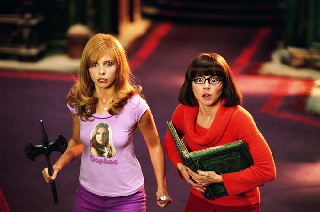 Sarah Michelle Gellar Reveals Her ‘Steamy Kiss’ With Linda Cardellini Was Cut From ‘Scooby-Doo’