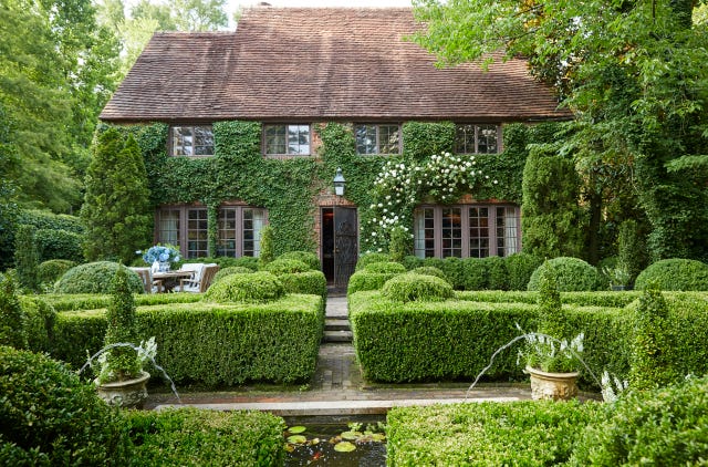 Southern Cottage Is Decorated In Grand English Style