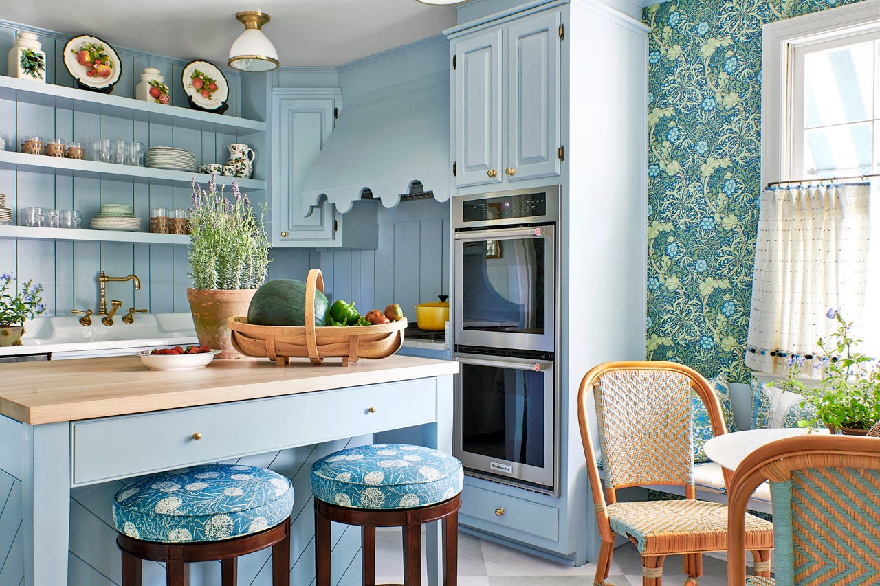 6 Surprising Details That Are Making Your Kitchen Look Dated, According to Designers