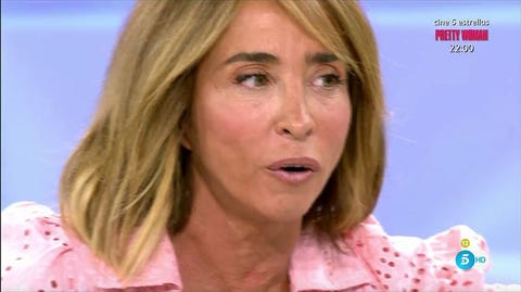 maria patiño plato television hablando maria patiño en un primer plano hablando en un plato de television