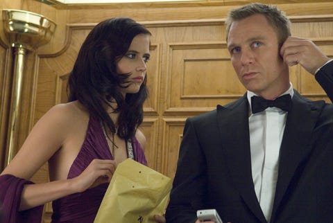 eva green sebagai vesper lynd, daniel craig sebagai james bond, casino royale