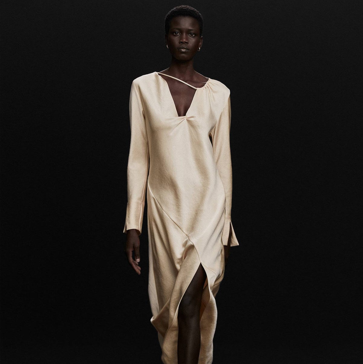 Vestidos con aberturas de Stradivarius, Bershka o Mango Vestidos con aberturas de Stradivarius, Bershka o Mango