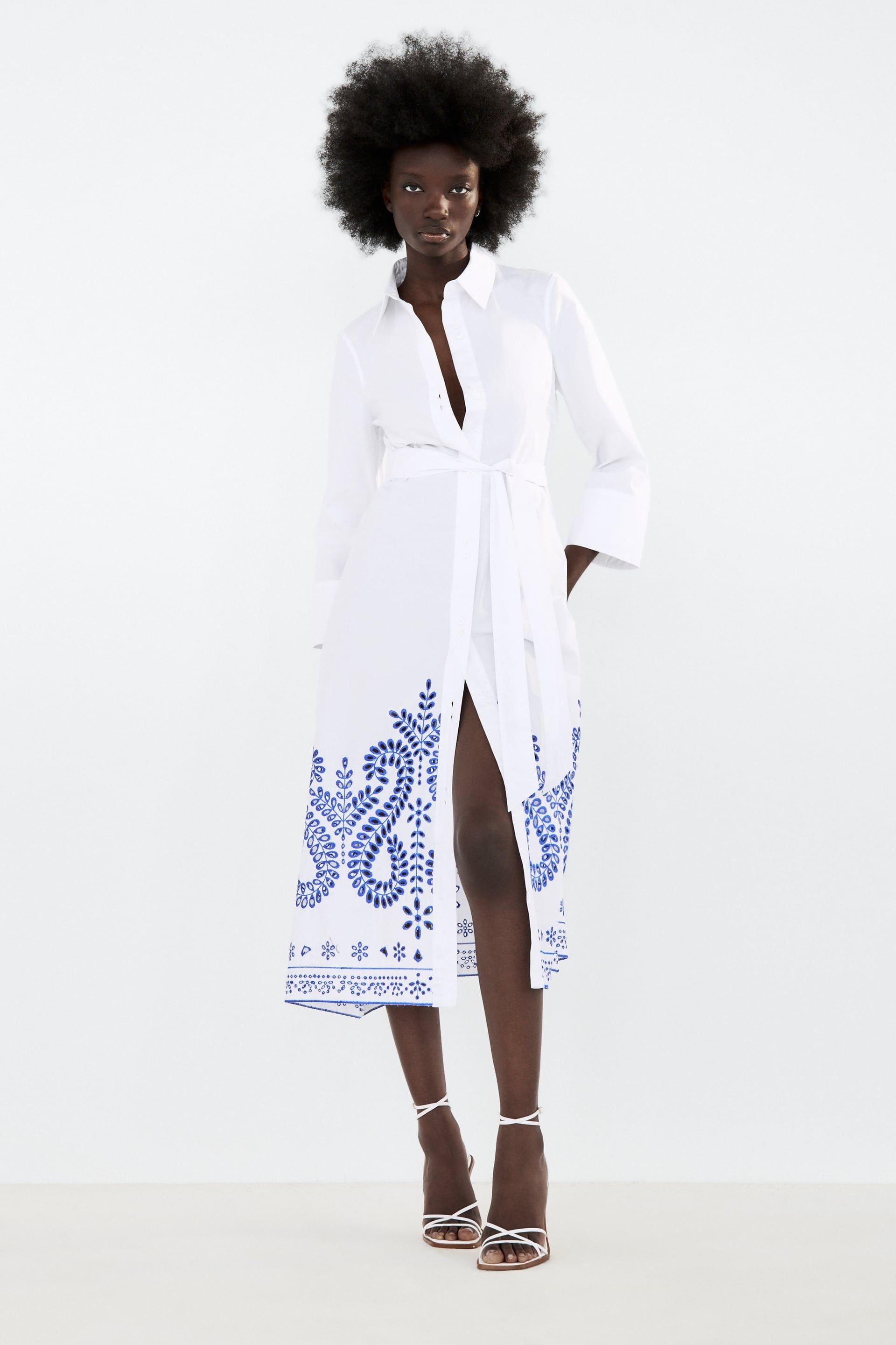 Almeja invención Penélope El vestido camisero bordado de Zara en blanco y azul