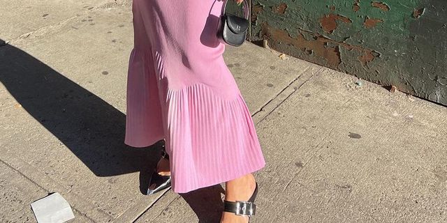 Arde Instagram con el vestido que cambia de color con el sol