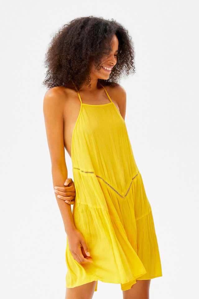 El maravilloso vestido corto de bambula amarillo de Bershka