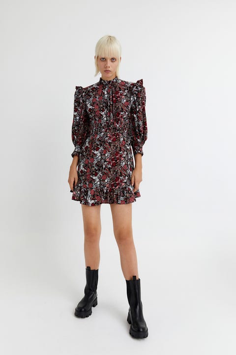 El vestido corto de Sfera para llevar con botines de tacón bajo El vestido corto de Sfera para llevar con botines de tacón bajo