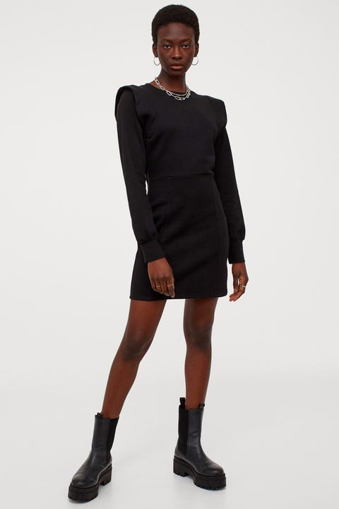 El nuevo vestido corto sudadera con hombreras de H&M hace tipazo El nuevo vestido corto sudadera con hombreras de H&M hace tipazo
